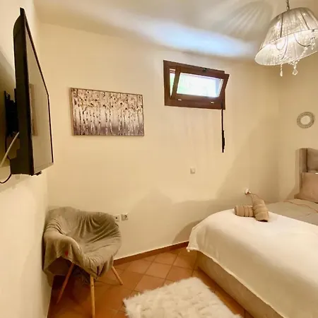 Delfi'S Cozy Maisonette Exterior photo